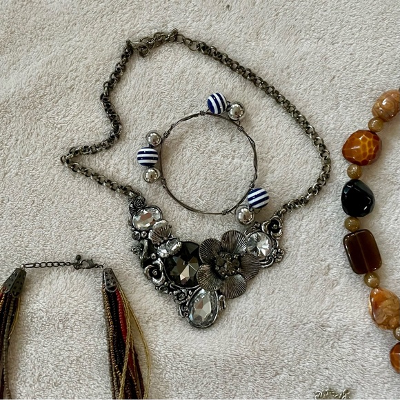 Lot of 10 Pieces of Statement Jewelry. - Picture 4 of 5